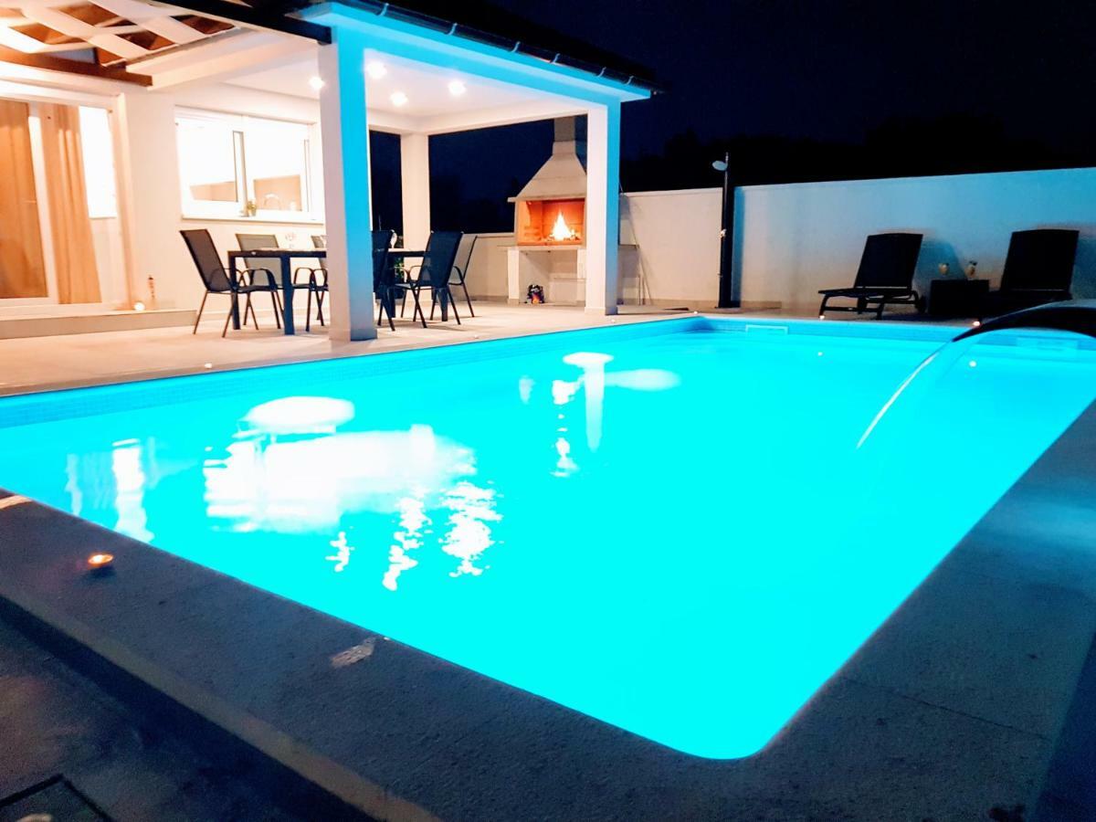 Villas Sabun - Modern House With Heated Pool بريفلاكا المظهر الخارجي الصورة
