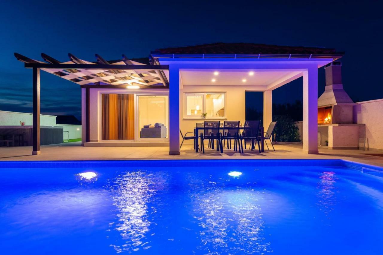 Villas Sabun - Modern House With Heated Pool بريفلاكا المظهر الخارجي الصورة